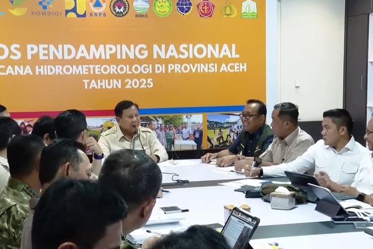 Mendagri Tito dalam forum Arahan Presiden RI Prabowo Subianto terkait Penanganan dan Pemulihan Bencana Aceh, Sumut, dan Sumbar di Aceh, Minggu (7/12/2025)