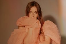 Lirik Lagu Place Your Hands, Lagu Baru dari Gabrielle Aplin