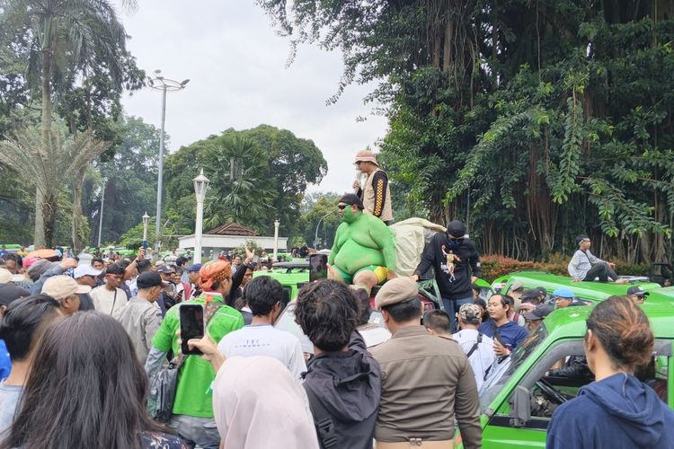 Angkot Tua Bogor Terancam Mati, Sopir Khawatir Izin Trayek Ikut Hilang