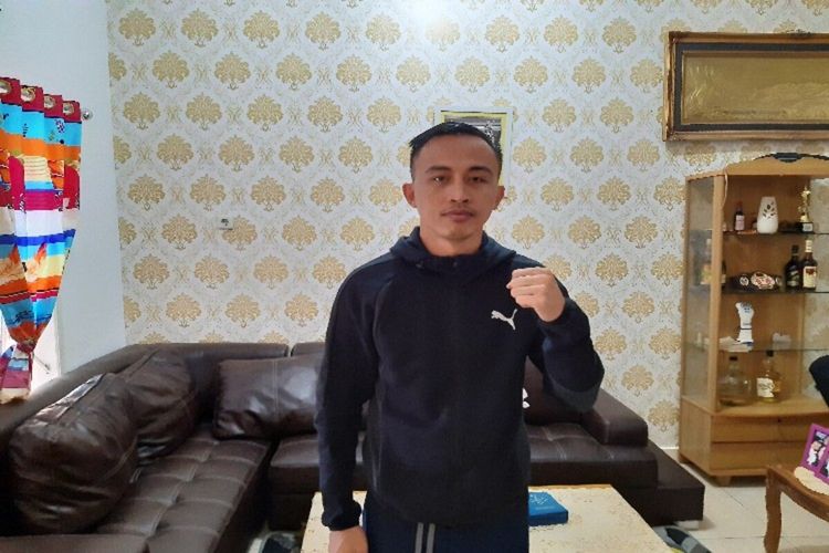 Bonyx Yusak Saweho mantan atlet tinju nasional kini jadi Camat Tuminting, Manado