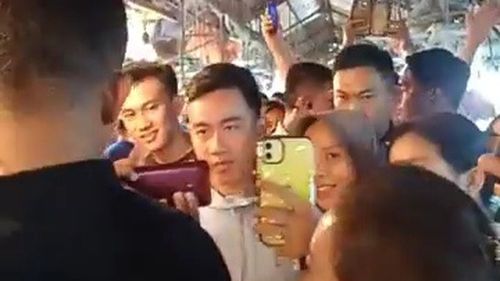 Blusukan ke Pasar Minggu, Gibran Borong Ikan dan Bahan Makanan