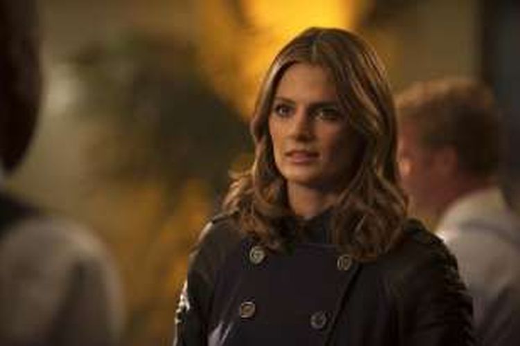Aktris Stana Katic berperan sebagai detektif Kate Beckett dalam film seri televisi Castle.