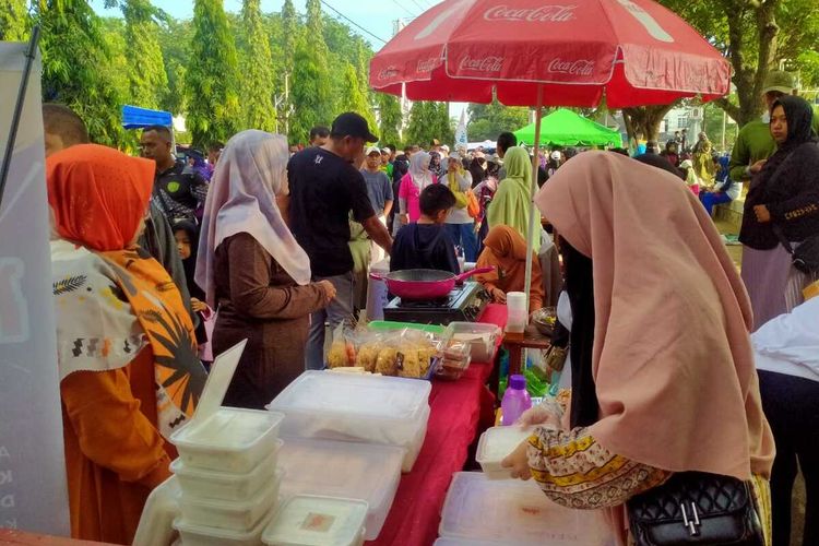 Warga berkumpul dalam even Ahad Festival di Halaman Museum Kota Lhokseumawe, Provinsi Aceh, Minggu (27/11/2022)