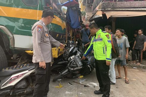 Diduga Rem Blong, Truk Tronton Tabrak Belasan Kendaraan di Bakauheni Lampung