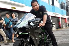 Pria Asal Lombok Ini Beli Sepeda Motor Rp 580 Juta Tunai!