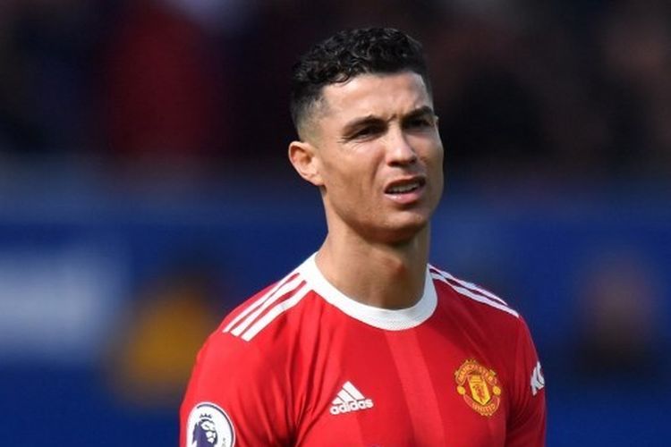 Cristiano Ronaldo terlihat kecewa pada laga pekan ke-32 Liga Inggris yang mempertemukan Everton vs Man United di Stadion Goodison Park, Sabtu (9/4/2022) malam WIB. Hasil Everton vs Man United 1-0 untuk kemenangan tuan rumah.