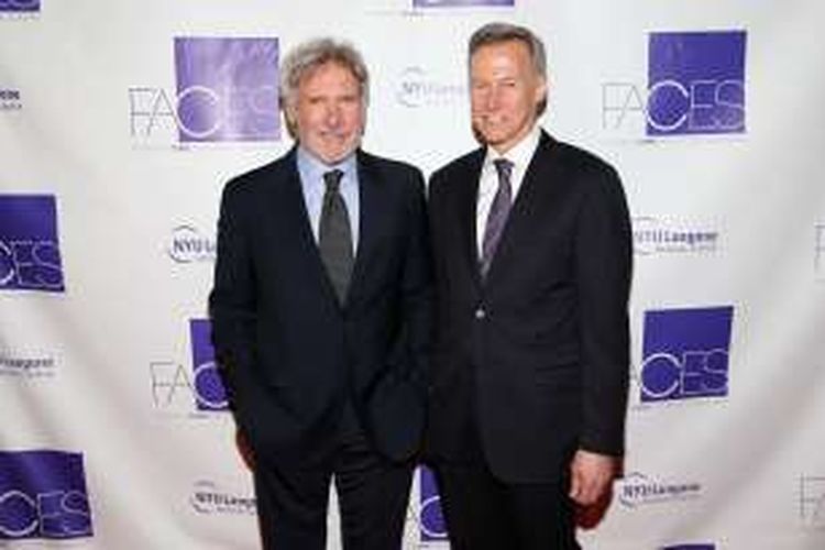 Aktor Harrison Ford (kiri) dan dokter Orrin Devinsky menghadiri NYU Langone Medical Center's 2016 FACES Gala, di New York, Senin (7/3/2016).