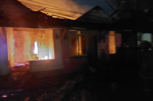 6 Kios dan 2 Rumah di Tanjung Barat Terbakar, Diduga akibat Korsleting