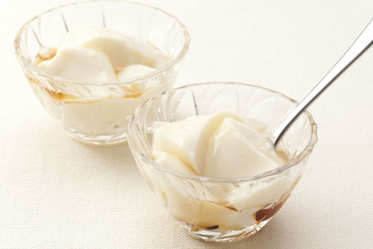 ilustrasi puding susu kedelai. 