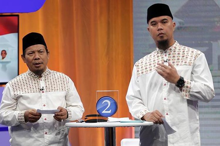 Calon bupati dan calon wakil bupati Kabupaten Bekasi no urut 2, Saaduddin - Ahmad Dhani saat acara Debat Pilkada Kabupaten Bekasi 2017 di studio Kompas TV, Jakarta, Senin (6/2/2017).