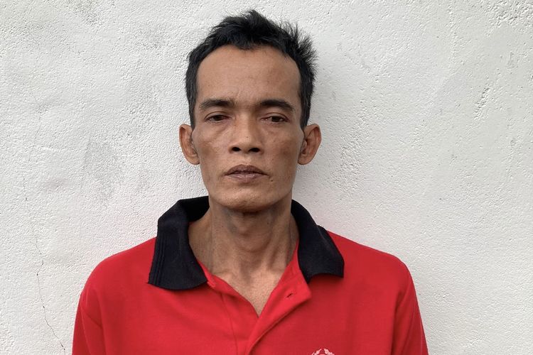 Agun Saufi (51), warga binaan kasus sodomi anak bawah umur yang dilaporkan kabur dari Lembaga Pemasyarakatan Pontianak ternyata hanya bersembunyi di plafon.