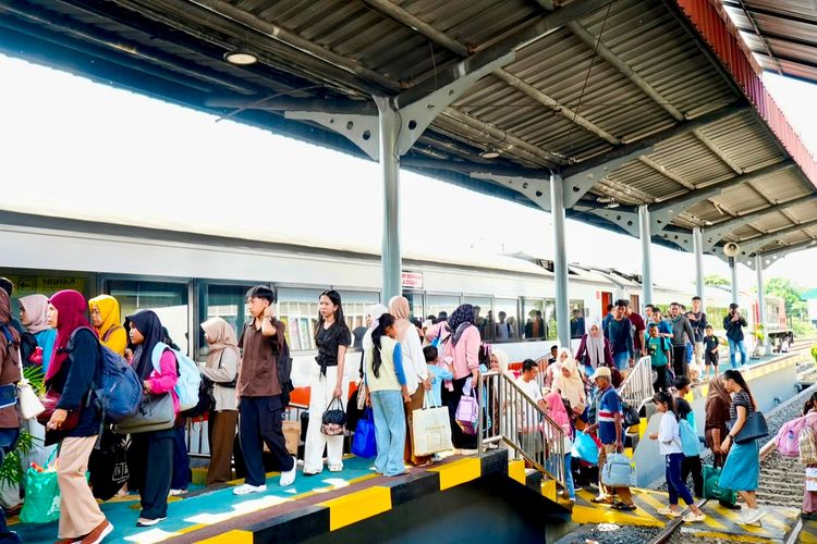 KAI Palembang Siapkan 15.500 Kursi di Libur Panjang HUT ke-81 RI, Lonjakan Penumpang Picu Tiket Overbooking