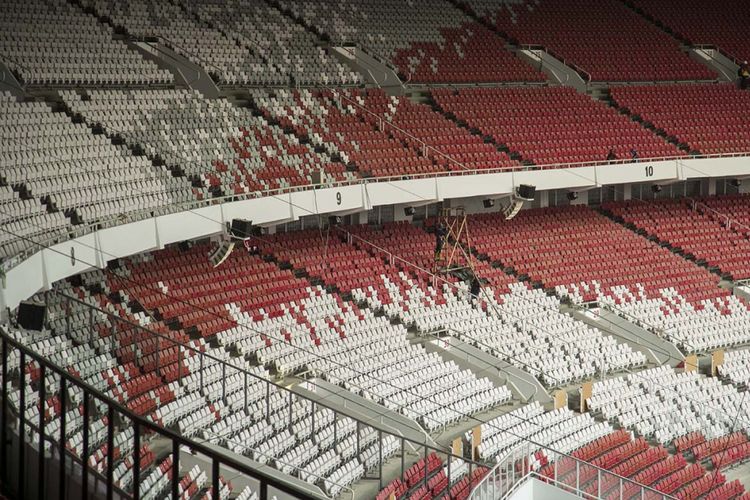 Suasana di Stadion Utama Gelora Bung Karno, Jakarta, yang tengah direnovasi, Rabu (25/10/2017). Renovasi stadion yang akan digunakan pada ajang Asian Games 2018 itu telah mencapai 90 persen.