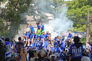 Penasaran Bobotoh Terobati Usai Bus Tom Haye Nyusul di Kloter Kedua Konvoi Persib