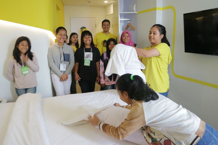 Program Learning with TAUZIA, anak-anak diajarkan untuk menenal dunia perhotel di hotel-hotel TAUZIA.