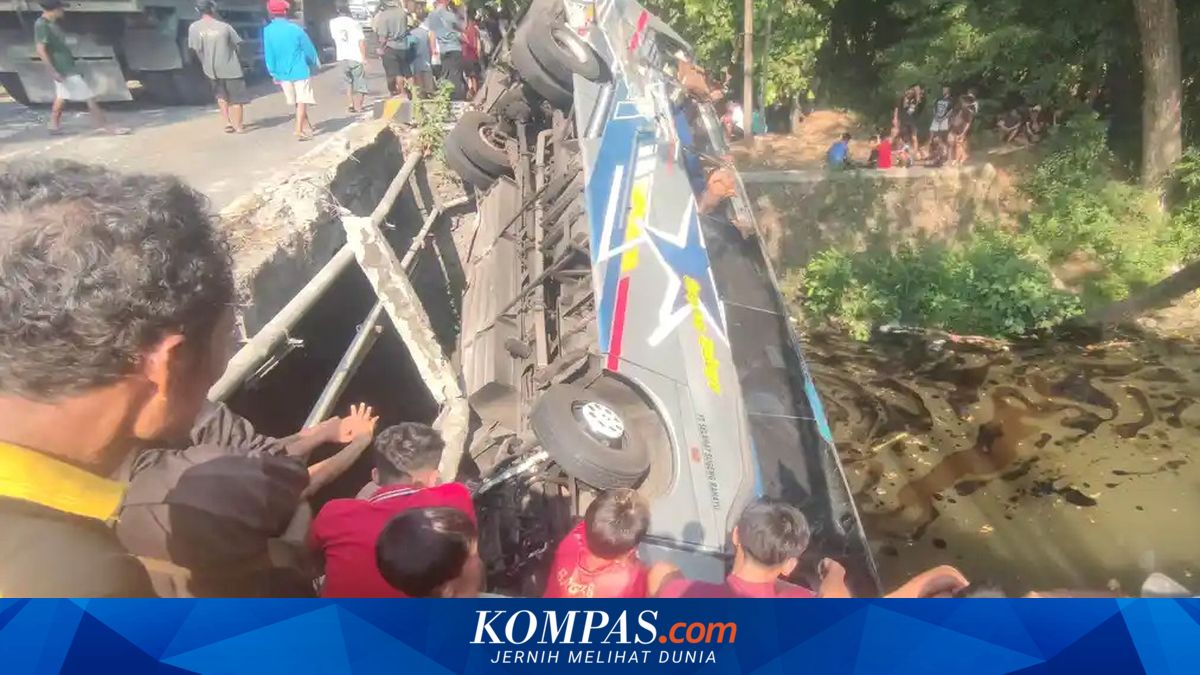 Polisi Ungkap Kronologi Bus Sugeng Rahayu Terguling Masuk Sungai di Nganjuk