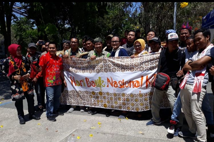 Suasana peringatan Hari Batik Nasional di Kabupaten Probolinggo.