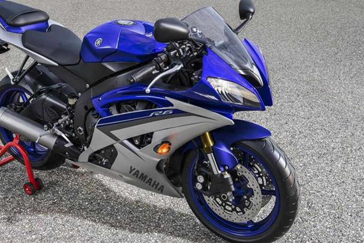 Yamaha R6 2015 dengan warna dan stripping baru.