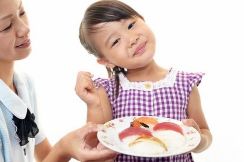 Rutin Makan Ikan Cegah Alergi pada Anak