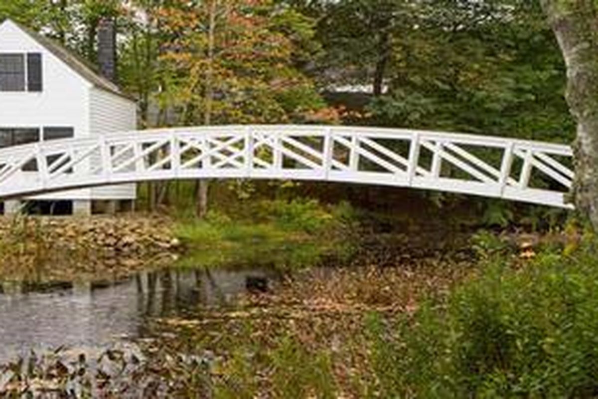 Kompetisi berskala nasional ini memiliki dua tema,  yaitu Jembatan Kreatif dan Ramah Lingkungan serta Rumah Kayu Bertingkat yang Inovatif dan Berdasarkan Kearifan Lokal.