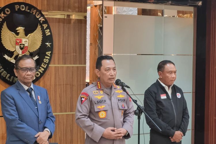 Kepala Kepolisian Negara Republik Indonesia (Kapolri) Jenderal Listyo Sigit Prabowo dalam konferensi di Kantor Kemenko Polhukam, Jakarta, Senin (5/12/2022).