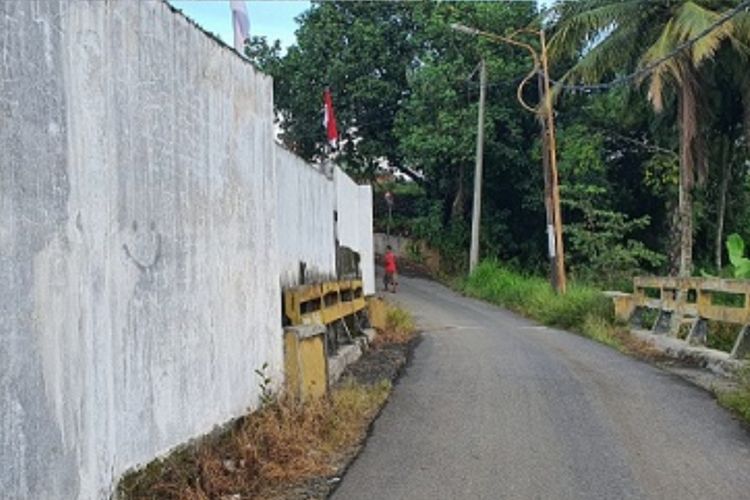 Tembok di wilayah Sidomulyo, perbatasan wilayah Kota Pematang Siantar dan Kabupaten Simalungun.