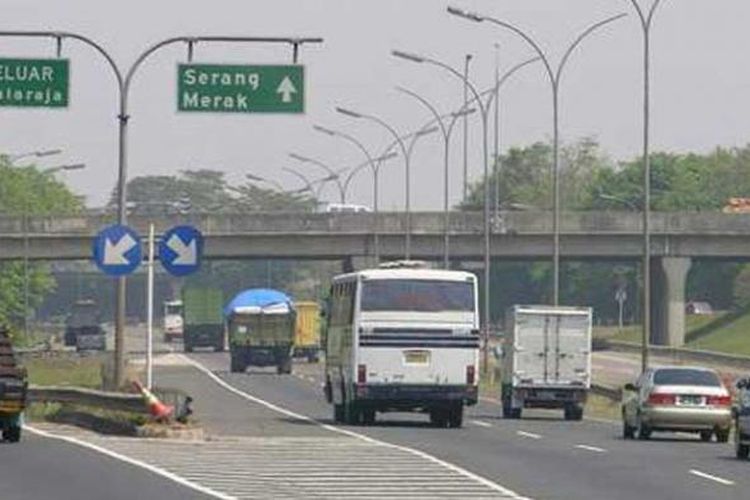 Jalan Tol Jakarta-Tangerang-Merak.