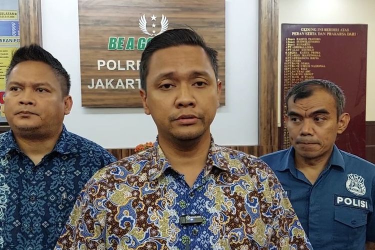 Wakasat Reskrim Polres Metro Jakarta Selatan Kompol Henrikus Yossi saat ditemui di kantornya, Jumat (24/11/2023).