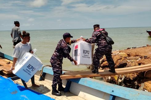 Distribusi Logistik Pemilu di Kendawangan Kalbar Gunakan Kapal Nelayan 3 Jam Perjalanan