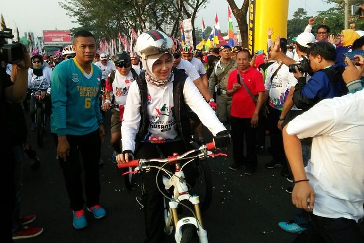 Kegiatan Gowes Pesona Nusantara juga diselenggarakan di Tangerang Selatan, Banten, pada Minggu (6/8/2017). Ribuan peserta berpartisipasi dalam kegiatan yang diinisiasi oleh Kemenpora tersebut.