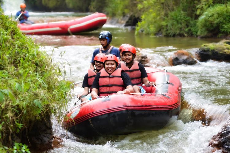 Rafting di Sungai Palayangan, Pangalengan, Kabupaten Bandung, Jawa Barat DOK. Shutterstock