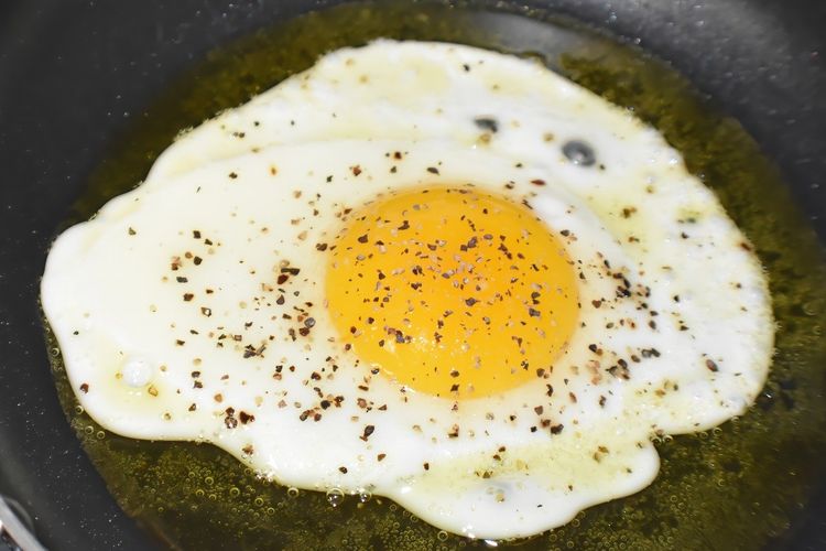 telur setengah matang yang lezat dan banyak manfaatnya