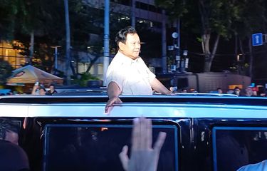 Kala Prabowo Muncul Dua Kali di Bundaran HI pada Malam Tahun Baru ...