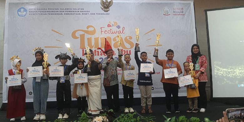 Sebagian pemenang Festival Tunas Bahasa Ibu (FTBI) Tingkat SD Provinsi Sulawesi Selatan dan Sulawesi Barat 2023 yang digelar pada 10-11 November 2023 di Makassar, Sulawesi Selatan.