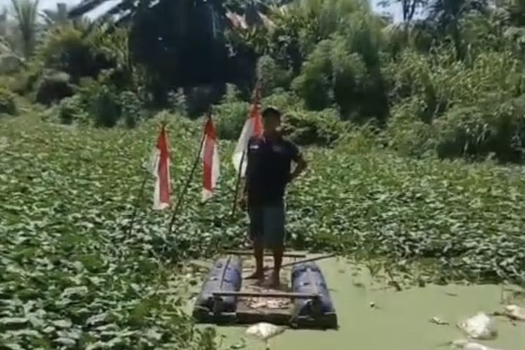 Upacara HUT RI di Sungai Tercemar, Warga Bengkulu Menagih Janji
