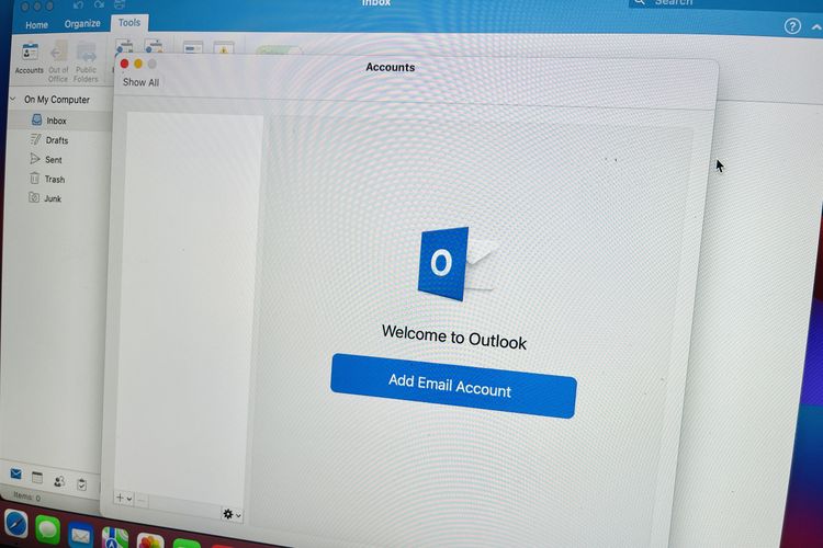 Cara menambah e-mail di Microsoft Outlook.