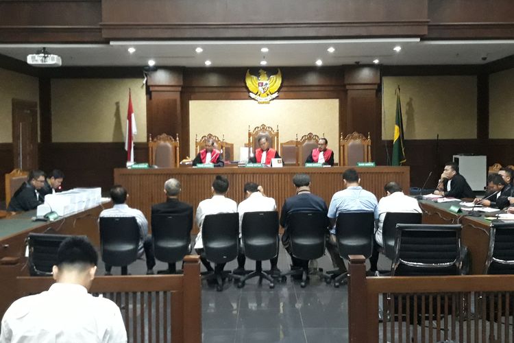 Sebanyak 7 anggota DPRD Sumatera Utara menjalani sidang tuntutan di Pengadilan Tipikor Jakarta, Senin (22/4/2019). Masing-masing yakni Pasiruddin Daulay, Elezaro Duha, Musdalifah, Tahan Manahan Panggabean, Tunggul Siagian, Fahru Rozi, Taufan Agung Ginting.