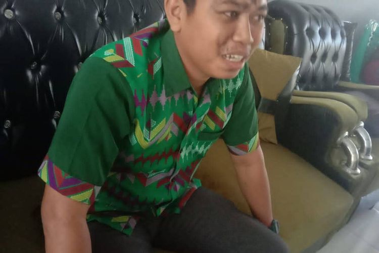 Muhammad Sofyan, guru SMK Negeri 1 Woha di Kabupaten Bima, NTB, menderita luka memar akibat dipukul siswanya, Selasa (7/11/2023).