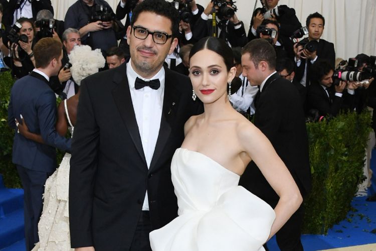 Emmy Rossum menikah dengan Sam Esmail di New York pada Minggu (28/5). Keduanya telah menjalin hubungan selama dua tahun.