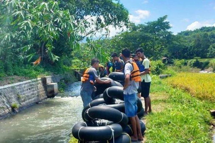Aktivitas Tubing di Desa Wisata Brumbun 