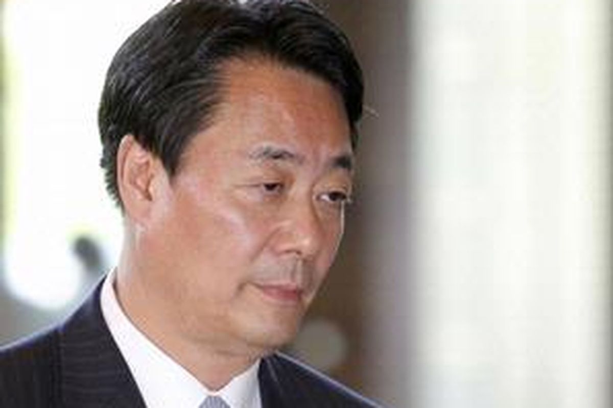Japans newly appointed Economics Minister Banri Kaieda arrives at the Prime Ministers official residence in Tokyo September 17, 2010. Japanese Prime Minister Naoto Kan picked Kaieda, who backed his defeated rival Ichiro Ozawa, to become economics minister in a cabinet reshuffle on Friday.