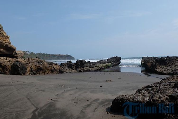 Pantai Soka di Desa Antap, salah satu tempat wisata Tabanan.