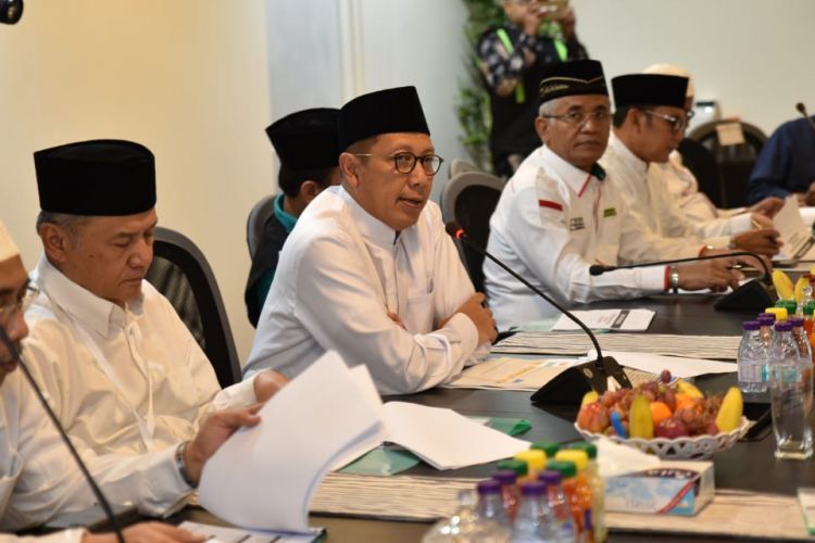 Menteri Agama Lukman Hakim dan Deputi Bidang Pendidikan dan Agama Kemenko PMK Agus Sartono dalam Rakor Tim Haji di Dakker, Mekkah, Minggu (12/8/2018). 