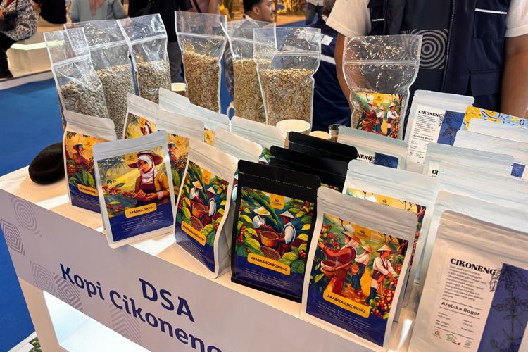 Produk Kopi Cikoneng berasal dari Desa Cikoneng, di booth Astra dalam acara Trade Expo Indonesia 