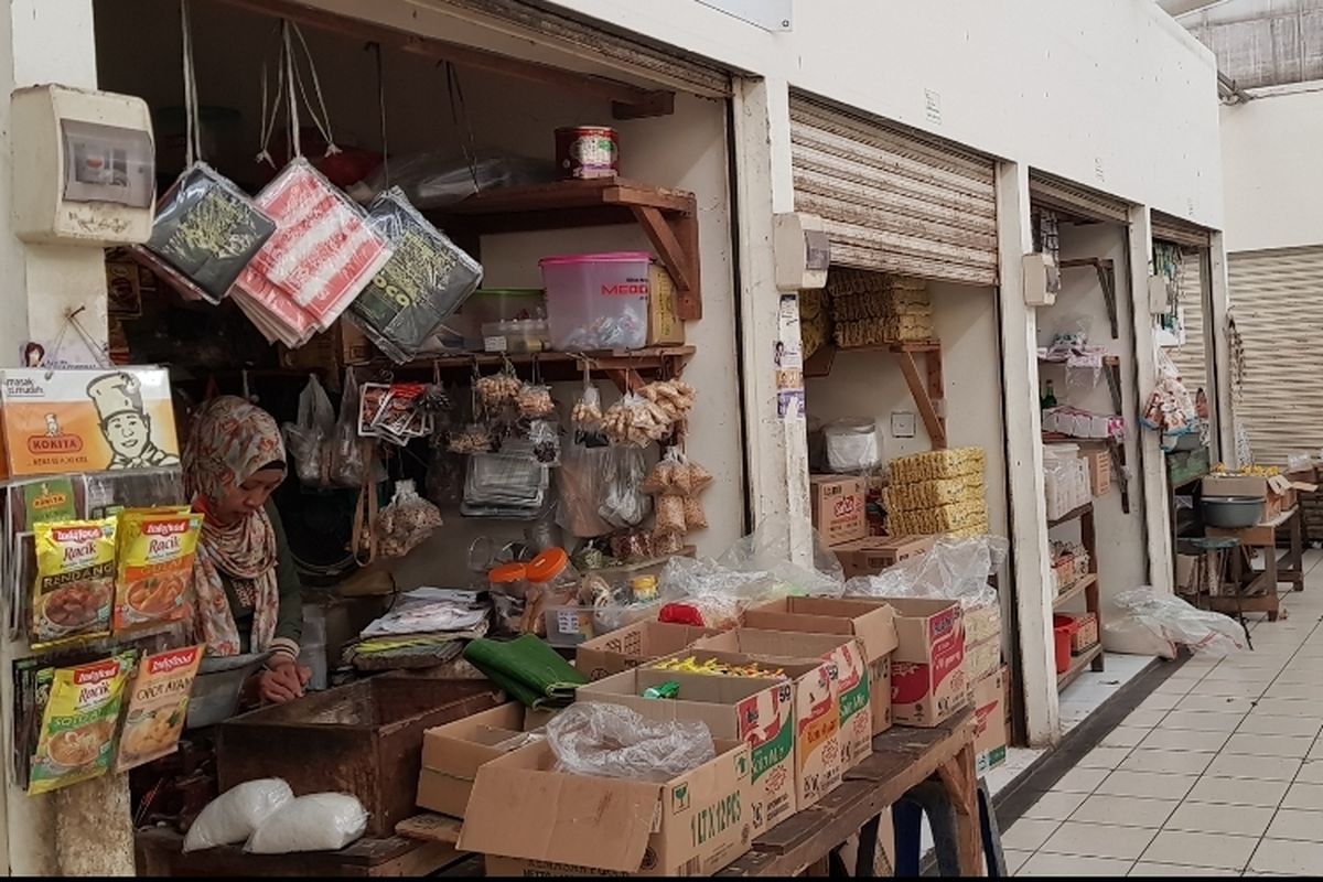 Suasana Pasar Kebon Bawang, Tanjung Priok, Jakarta Utara, Jumat (25/3/2022). Pedagang mengeluhkan harga-harga seluruh kebutuhan pokok yang naik jelang puasa 2022.