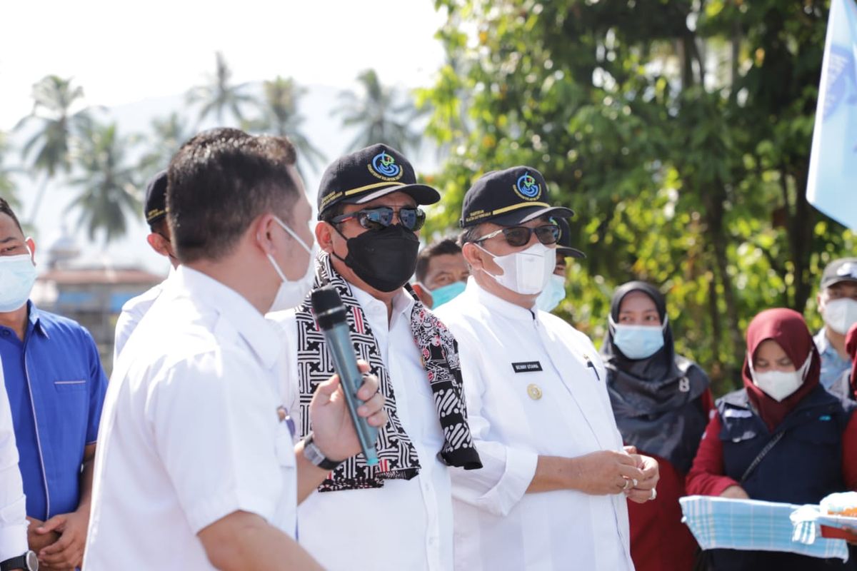 Kementerian Kelautan dan Perikanan melakukan riset dan mengembangkan ikan mas super bernama Mustika.