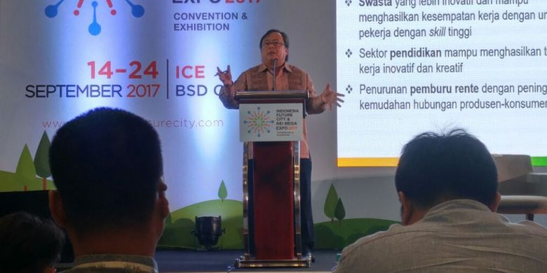 Menteri Perencanaan Pembangunan Nasional/ Kepala Bappenas Bambang Brodjonegoro saat menjadi pembicara Konferensi Indonesia Future City & REI Mega Expo 2017 di Indonesia Convention Exhibition (ICE) BSD City, Tangerang, Banten, Senin (18/9/2017).