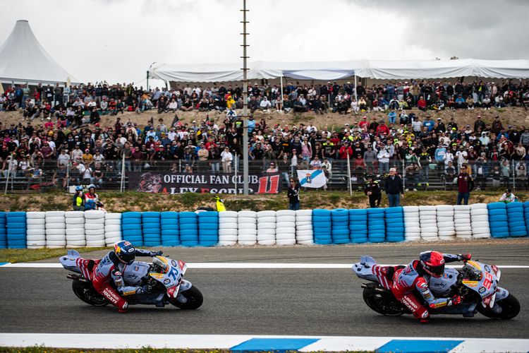 Marc Marquez dan Alex Marquez saat berlaga pada MotoGP Spanyol 2024