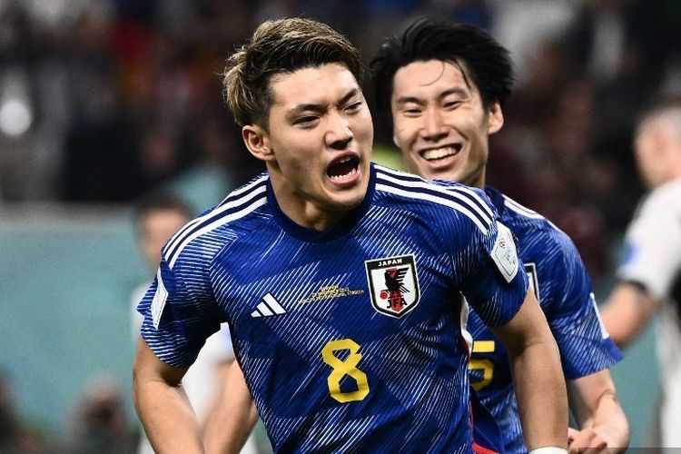 Gelandang Jepang, Ritsu Doan, merayakan gol pertama timnya ke gawang Jepang di Khalifa International Stadium, Doha, pada 23 November 2022.