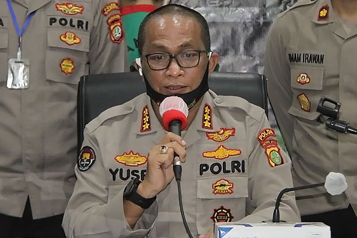 Kabid Humas Polda Metro Jaya Kombes Pol Yusri Yunus memberi keterangan terkait kasus narkoba kepada pers di Polres Metro Jakarta Barat, Senin (11/5/2020).